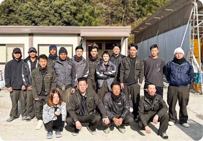 楽しそうに働く社員たち